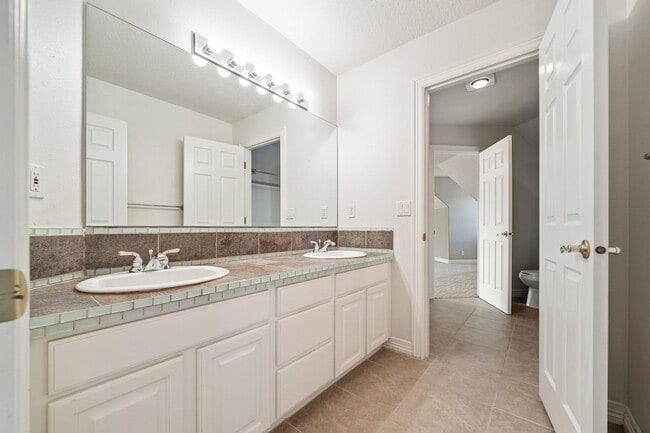 Building Photo - 2284 NW Wheatfield Way