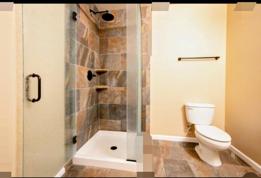 2nd bath - 15475 Andrews Dr