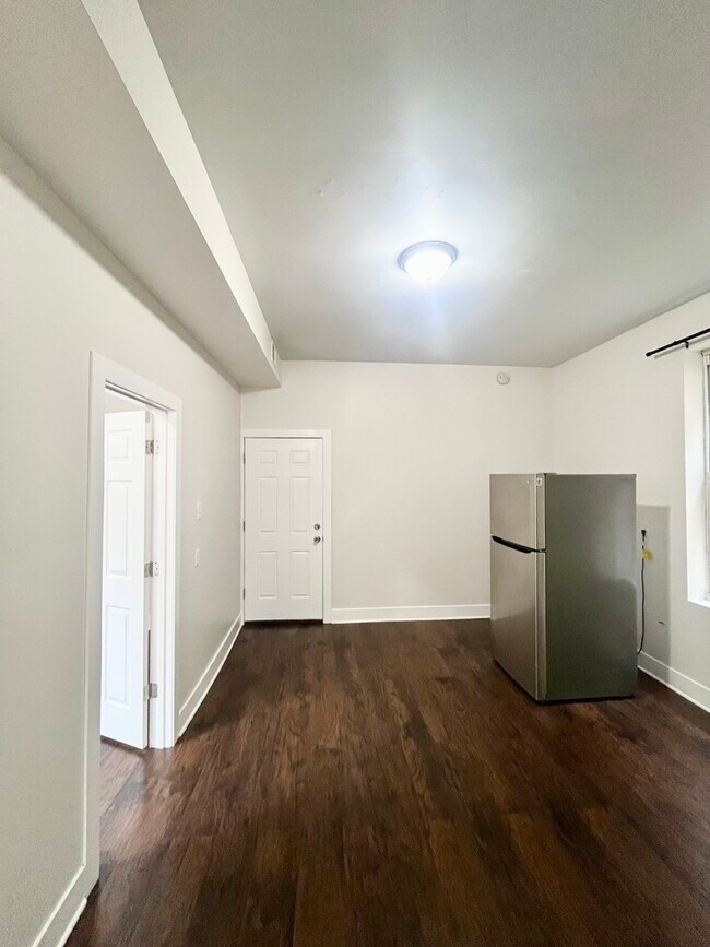 Building Photo - 2633 S Christiana Ave