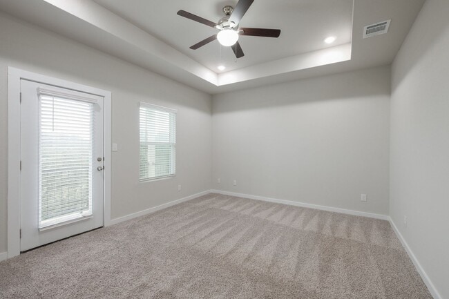 Building Photo - Spacious & Modern 3/3.5 in The Preserve at...