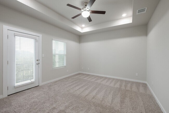 Building Photo - Spacious & Modern 3/3.5 in The Preserve at the Dominion