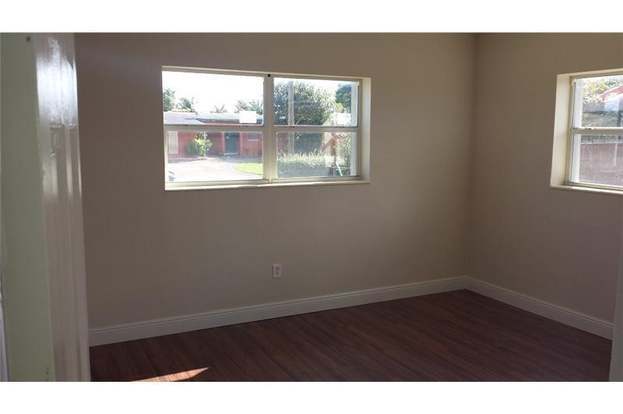 Building Photo - 20322 NE 14th Ct