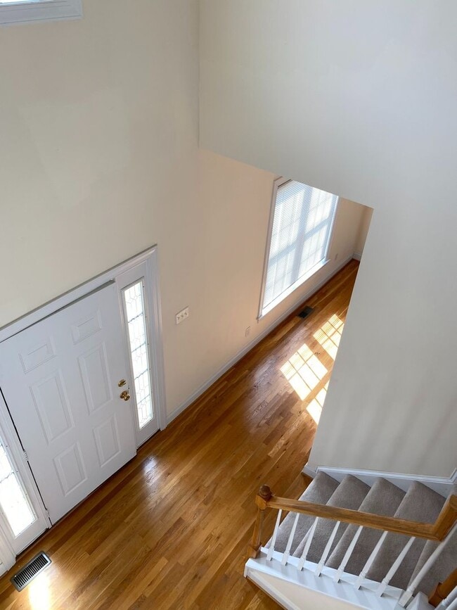 Building Photo - Stunning 4bdrm/2.5bth Home w/Loft Located ...