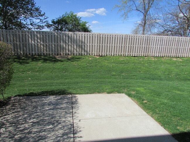Building Photo - 2502 Evergreen Cir