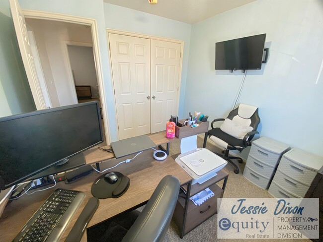 Building Photo - 2014 Jenny Ln.