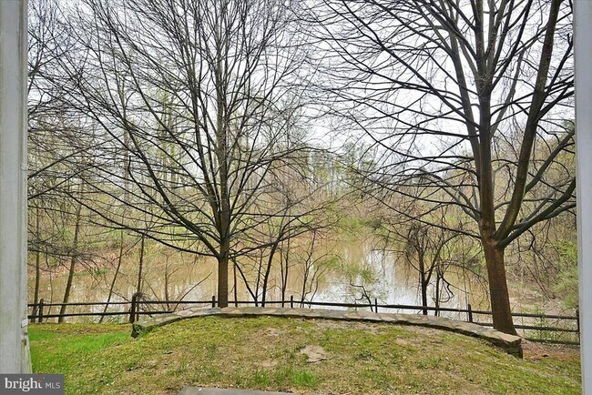 Building Photo - 10010 Vanderbilt Cir