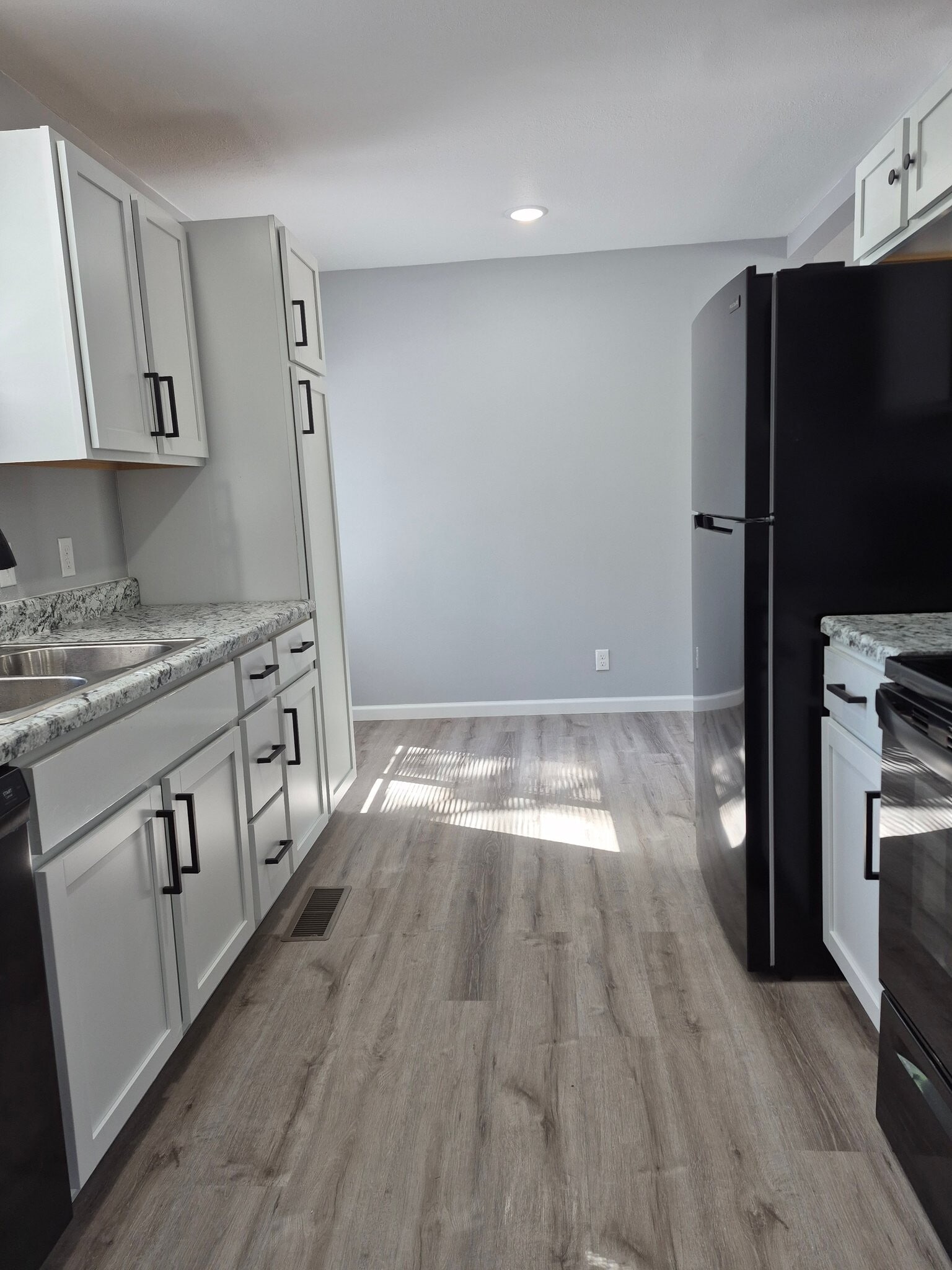 Building Photo - 312 S Rose Hill Rd