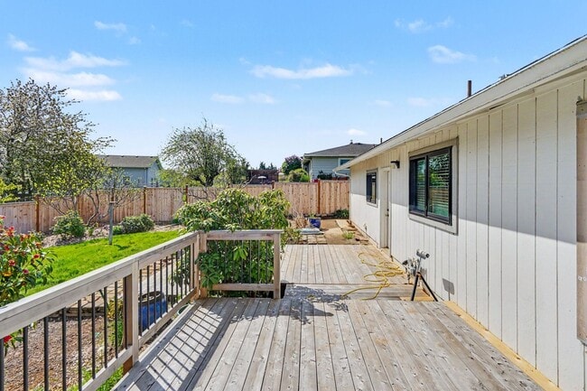 Building Photo - 4 bed, 2 bath single-level home in quiet West Salem neighborhood!