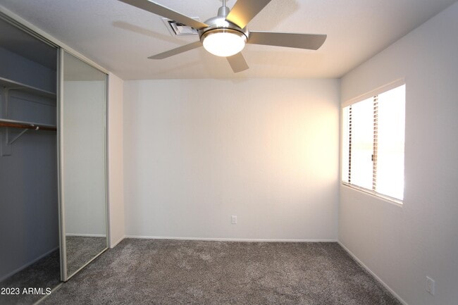 Building Photo - 924 E Manor Dr