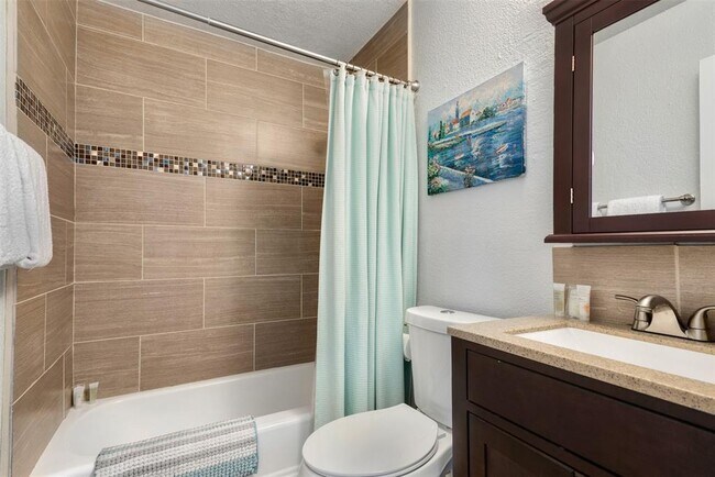 Building Photo - 2401 Manor Rd