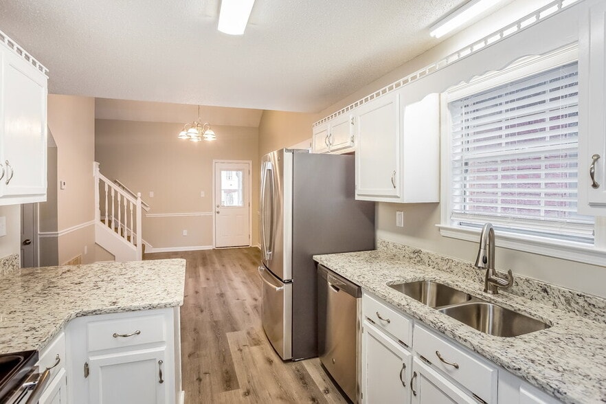 Building Photo - 7851 Chesterfield Dr S