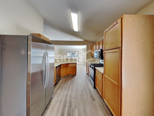 Building Photo - 16027 Dorchester Blvd