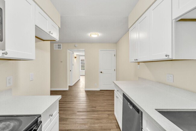 Building Photo - Great 2 Bedroom Condo in Gated Community