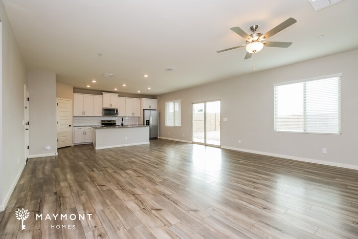 Building Photo - 11515 W Cumberland Dr