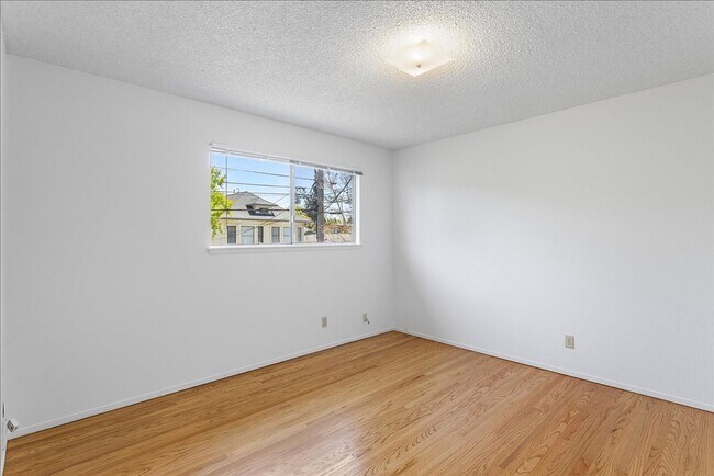 Building Photo - 1443 Cottage St