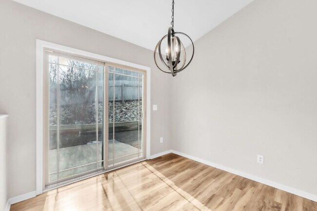 Building Photo - Elegant 3BR/2BA Home in Chartwell Estates with Fireplace & Fenced Yard $1800/mo rent