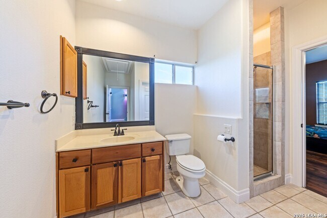 Building Photo - Charming Home Awaits: Spacious & Modern Living in a Prime Location