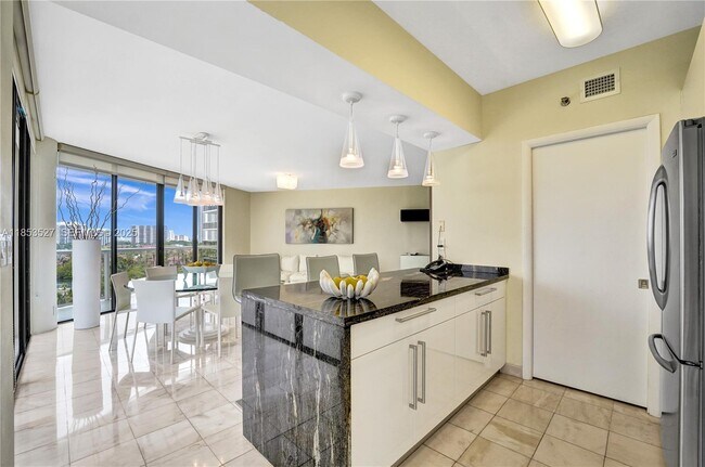 Building Photo - 20281 E Country Club Dr