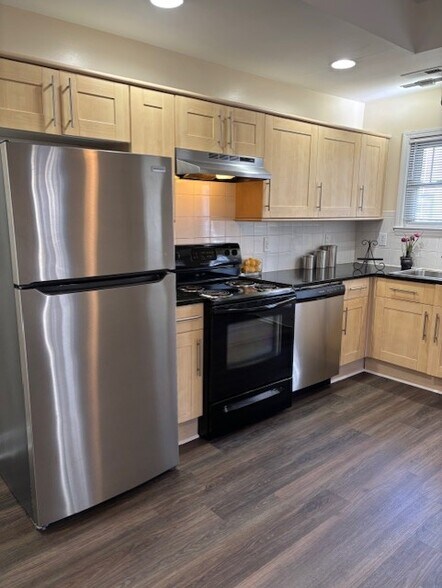 Building Photo - 3220 Wesley Ave