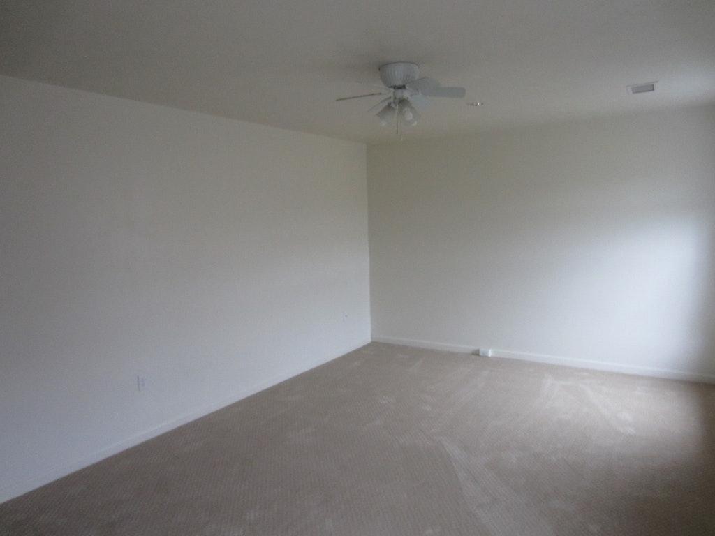 Building Photo - 188 Blue Grass Cir