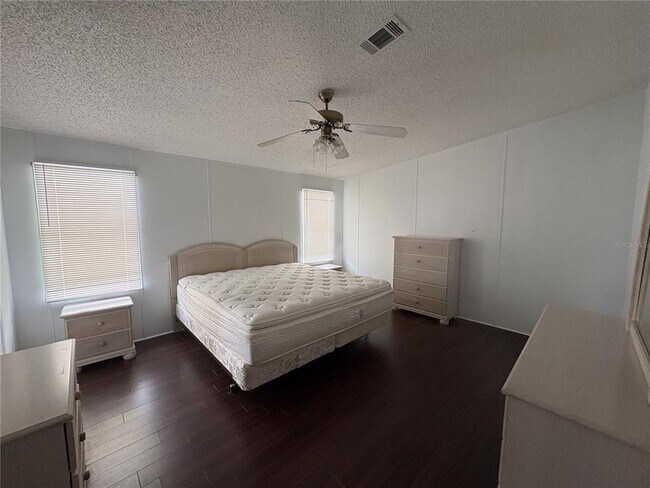 Building Photo - 2132 Sabal Palm Dr