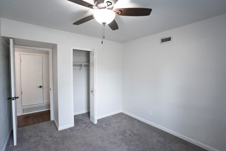 Building Photo - 5097 Roberts Dr