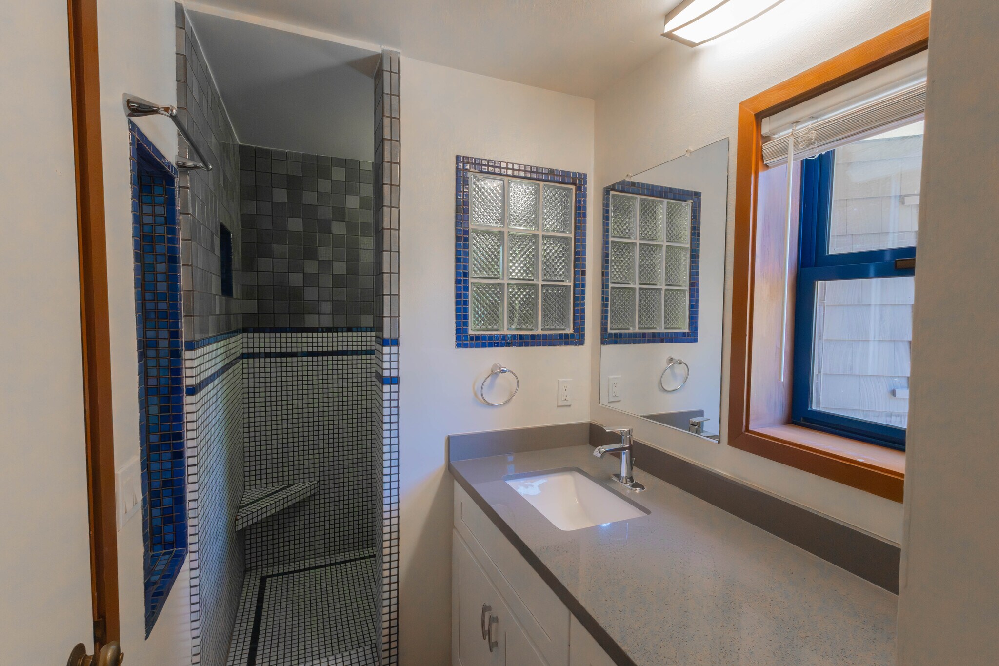 Building Photo - 207 3rd St