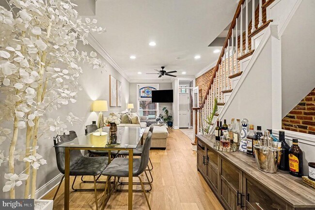 Building Photo - 443 S Robinson St