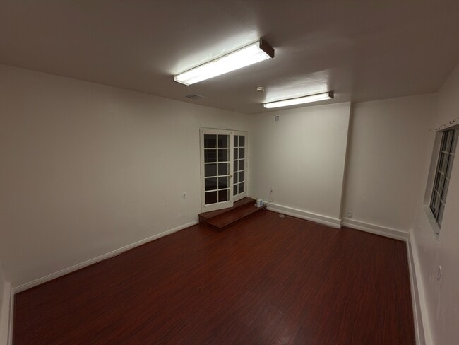 Building Photo - 550 Alberta St