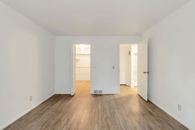 Building Photo - Cozy Midvale Condo - AVAILABLE NOW!