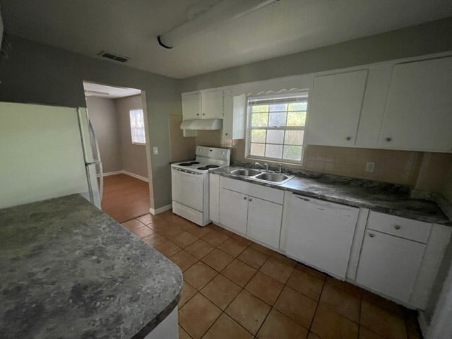Building Photo - 366 Janell Dr