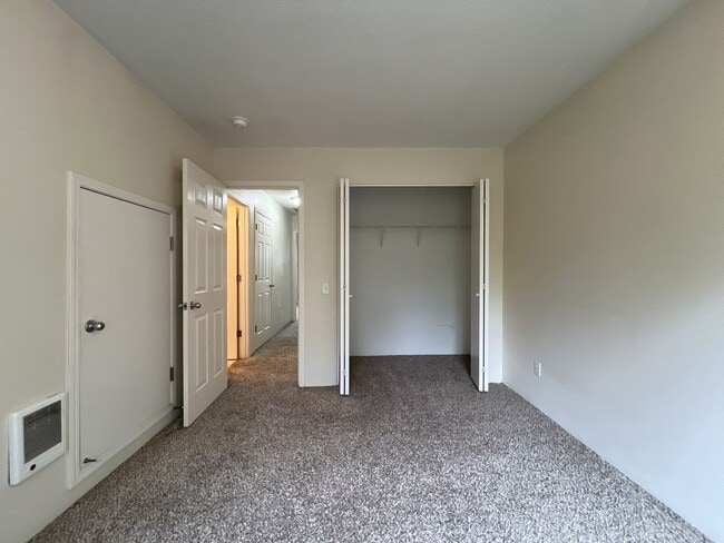 Building Photo - Spacious Three-Story Townhome Near Orenco Station with Attached Garage, Private Balcony, and Vaul...