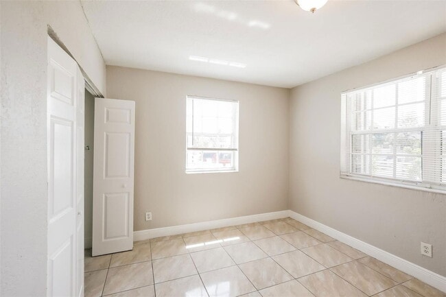 Building Photo - 171 W 63rd St