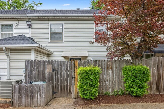 Building Photo - 6137 Quince Rd