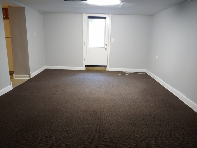 Building Photo - 1422 Oakwood Ave