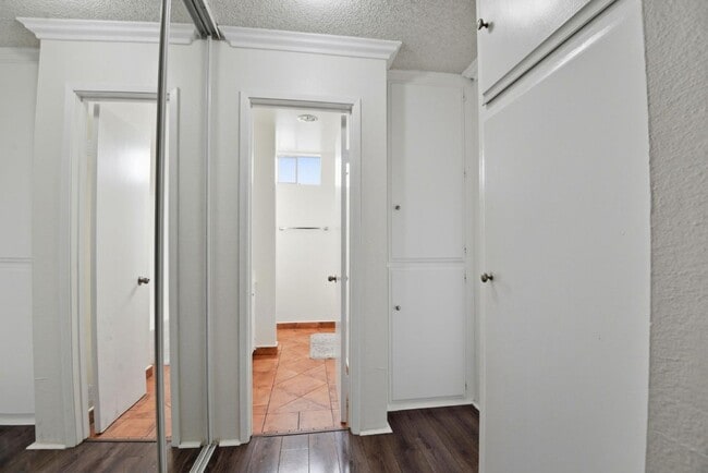 Building Photo - 545 Chestnut Ave