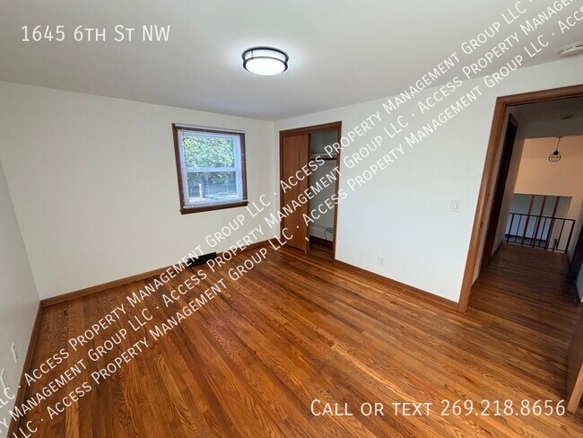 Building Photo - 1645 6th St NW