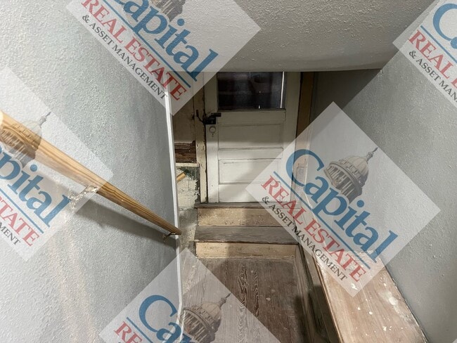 Building Photo - Cozy 2 Bedroom