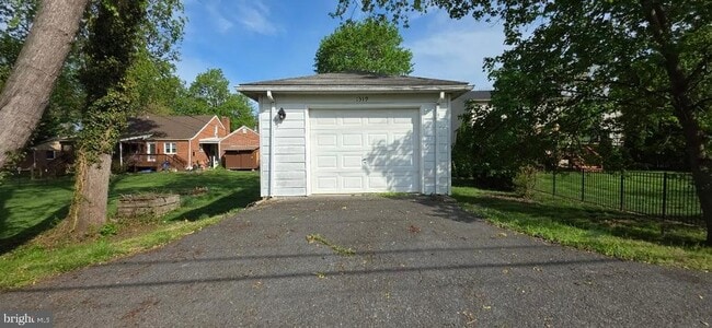 Building Photo - 1319 The Terrace