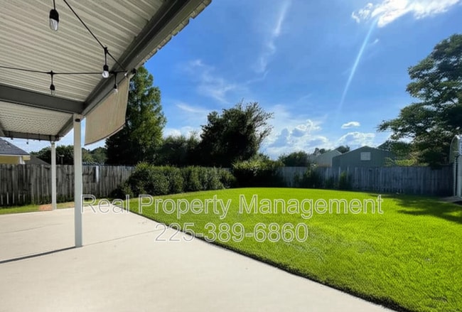 Building Photo - 25889 Regency Ave