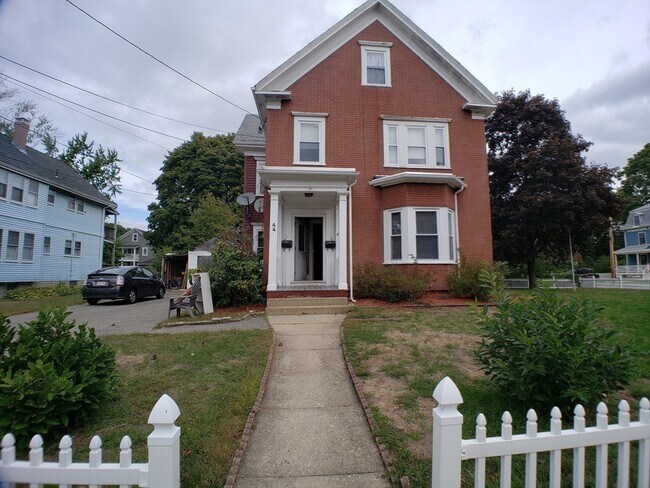 Building Photo - 44 Sharon St