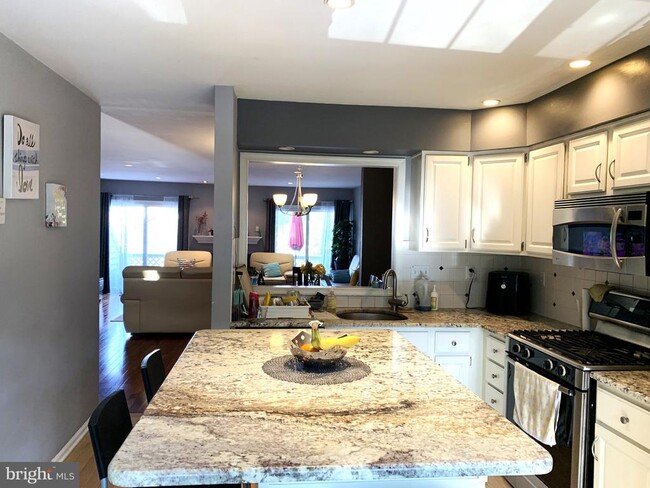 Building Photo - 11 Cabot Dr