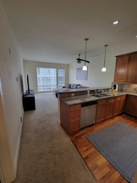 Building Photo - 400 Washington Ave