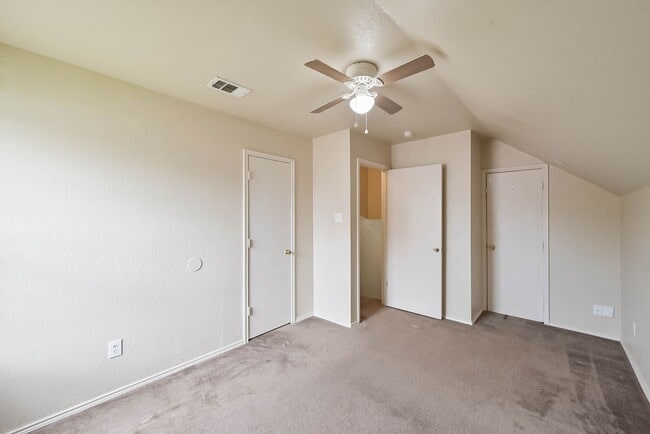 Building Photo - 404 Kings Way Dr