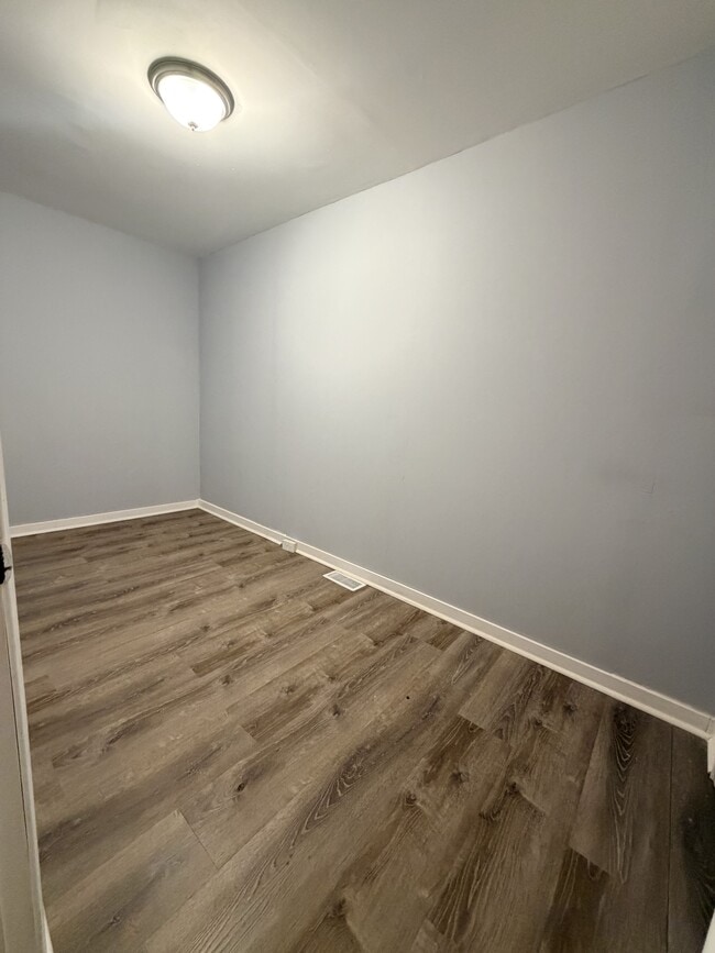 Building Photo - 1617 Darley Ave