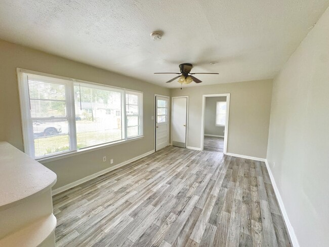 Building Photo - 825 Bethune St