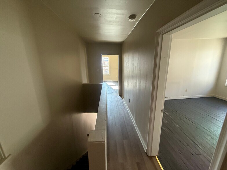 Building Photo - 330 2nd St