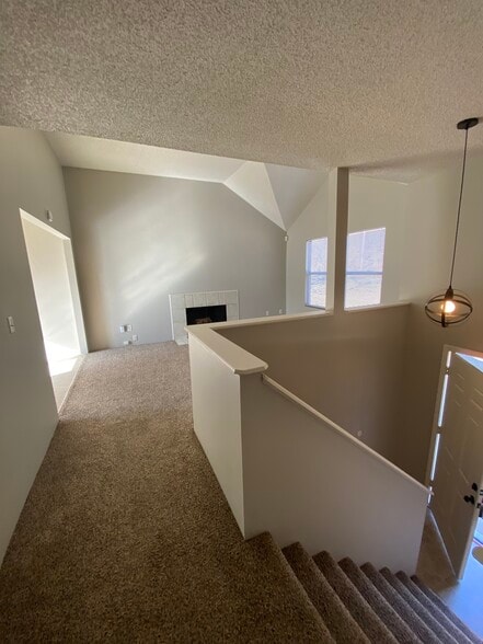 Building Photo - 3314 N Tracy Ave