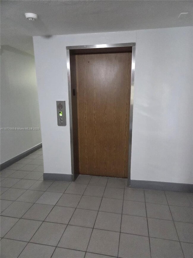 Building Photo - 9320 Fontainebleau Blvd