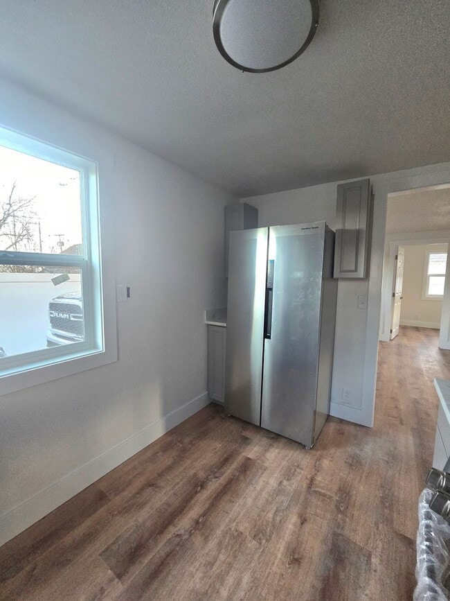 Building Photo - 9 &amp; 9 1/2 Alderson Ave